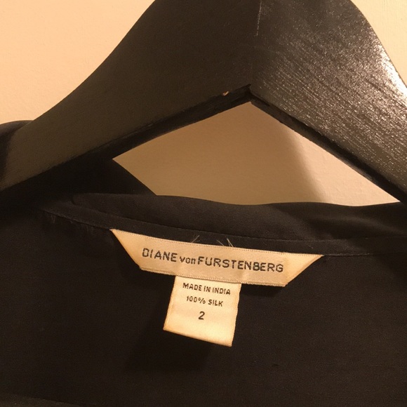 - Diane Von Furstenberg black Silk Top - Picture 5 of 6
